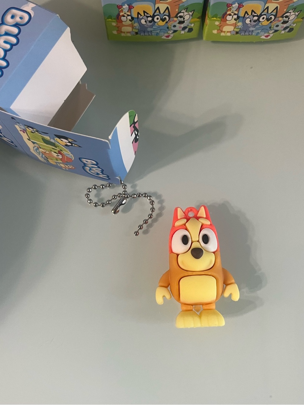 3 Pack Bluey Surprise Box Keychain - Picture 4 of 6